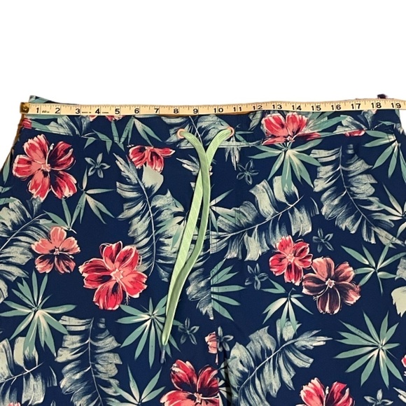 Izod XXL Floral “Surf the Web” Swim Trunks - Picture 3 of 6